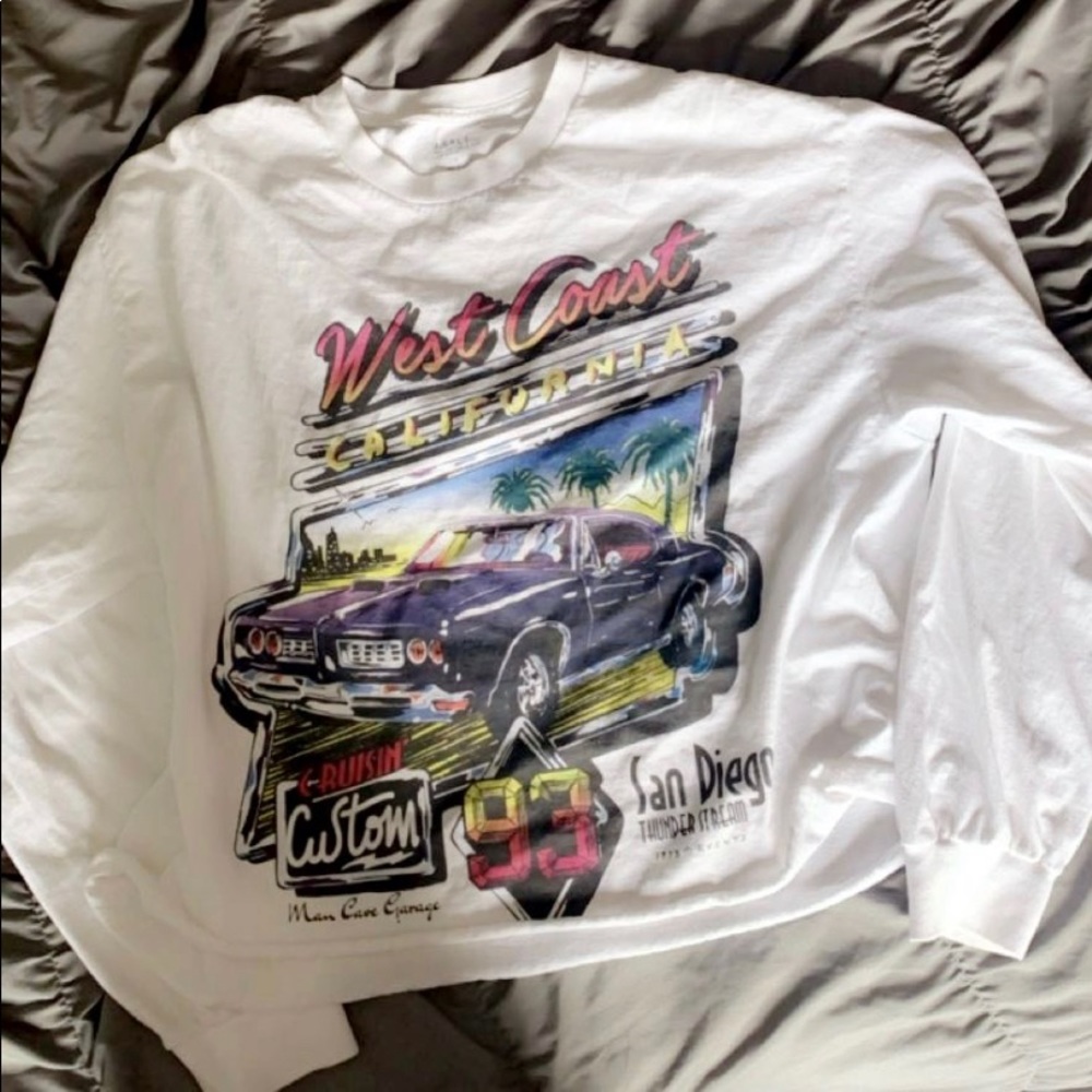 BRANDY MELVILLE oversized graphic top!!